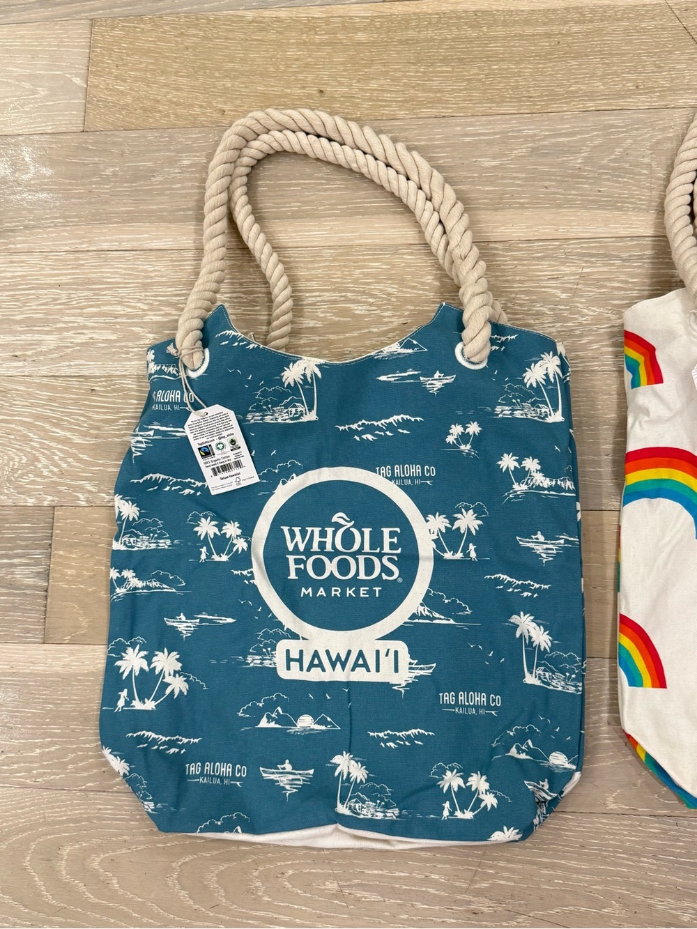 2 Whole Foods Market Exclusive Hawaii designs
Tote , grocery, bag NWT - Picture 3 of 4